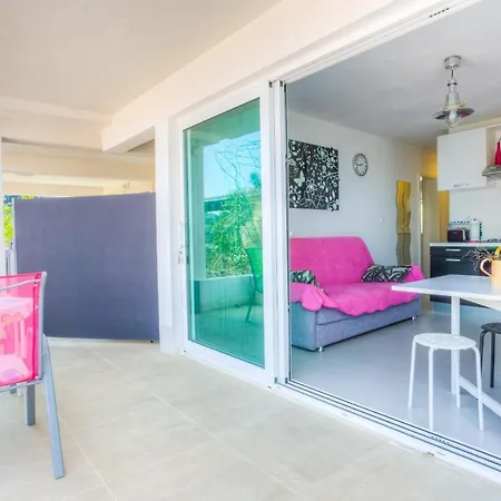 Apartment By The Sea Rogac, Solta - 11220