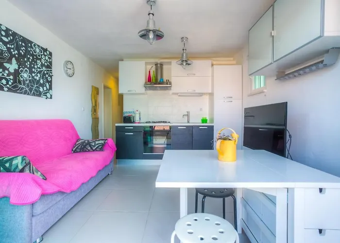 Apartment By The Sea Rogac, Solta - 11220 *