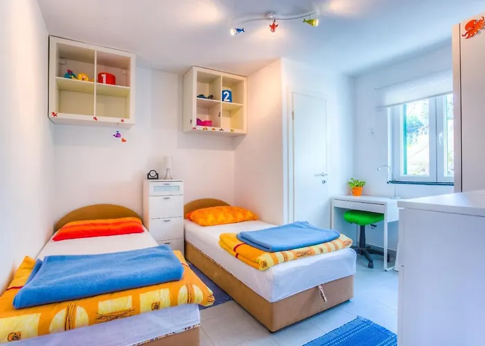 Apartment By The Sea Rogac, Solta - 11220